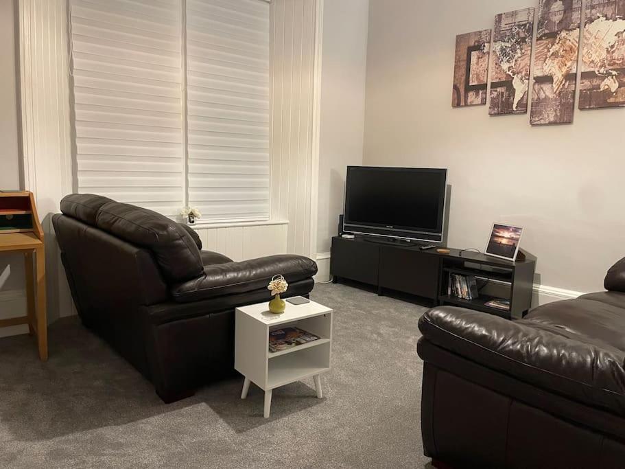 5 Minutes From Loch Lomond - Newly Renovated Ground Floor 1-Bed Flat Lejlighed Bonhill Eksteriør billede
