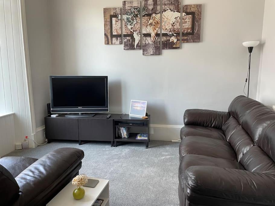 5 Minutes From Loch Lomond - Newly Renovated Ground Floor 1-Bed Flat Lejlighed Bonhill Eksteriør billede