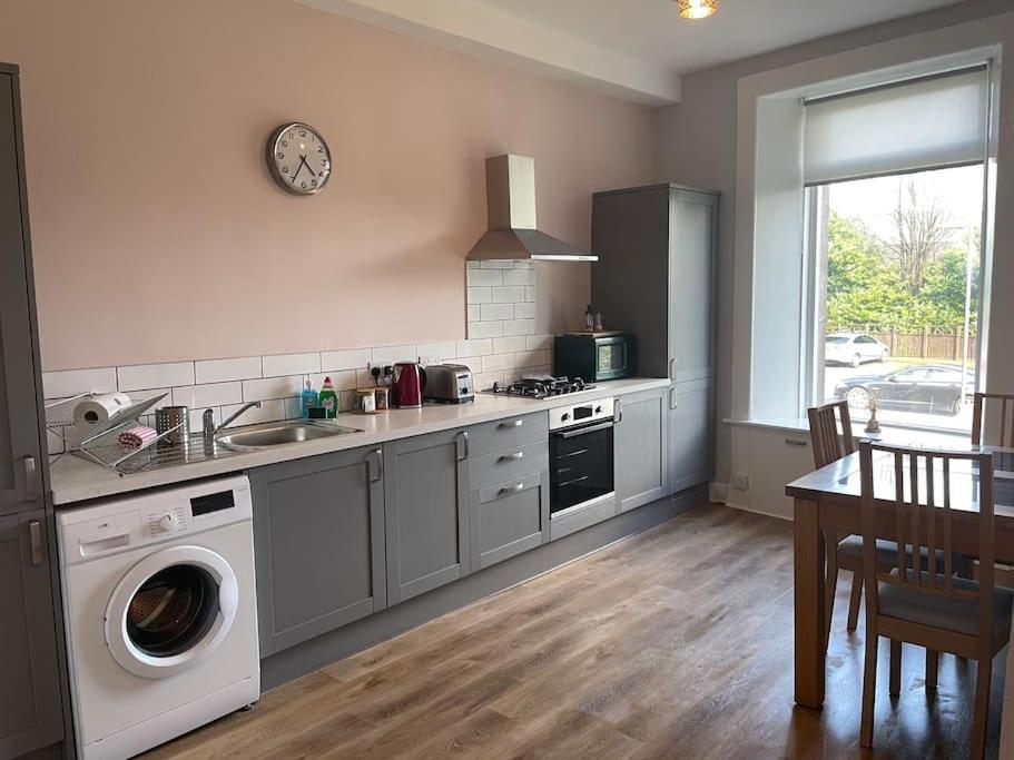 5 Minutes From Loch Lomond - Newly Renovated Ground Floor 1-Bed Flat Lejlighed Bonhill Eksteriør billede