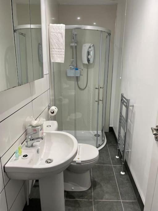 5 Minutes From Loch Lomond - Newly Renovated Ground Floor 1-Bed Flat Lejlighed Bonhill Eksteriør billede