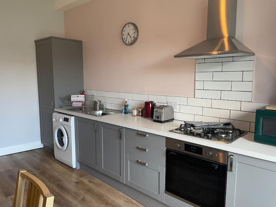 5 Minutes From Loch Lomond - Newly Renovated Ground Floor 1-Bed Flat Lejlighed Bonhill Eksteriør billede